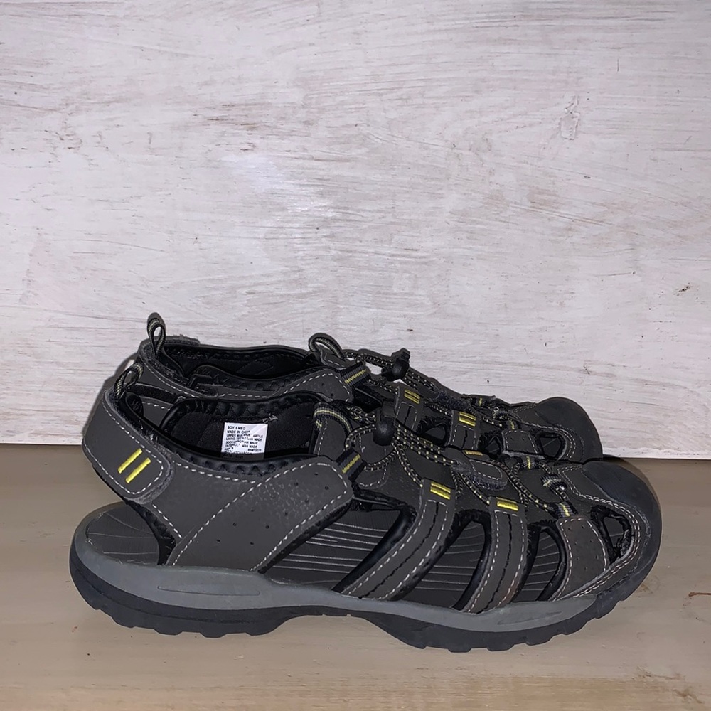 3/$25 Kids Airwalk Sandals Sz 5